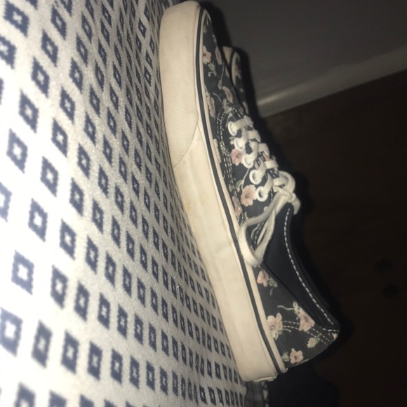 Floral vans - Picture 2 of 4